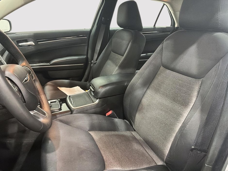 Chrysler 300 Touring AWD 2023-7