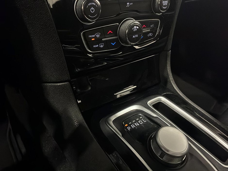 Chrysler 300 Touring AWD 2023-12