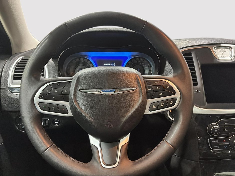 Chrysler 300 Touring L 2023-10