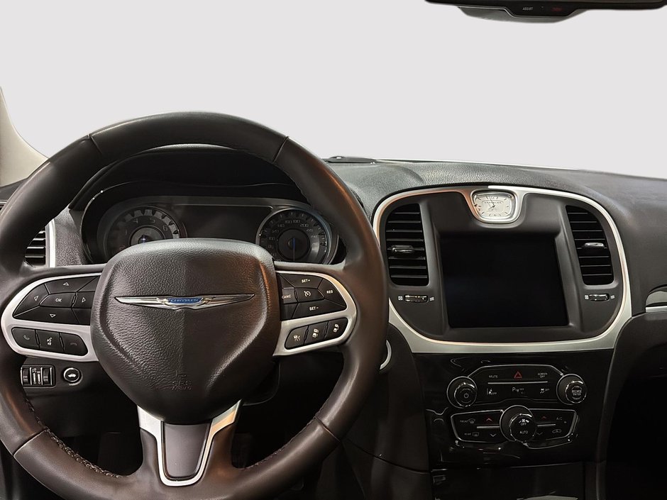 Chrysler 300 Touring L 2023-8