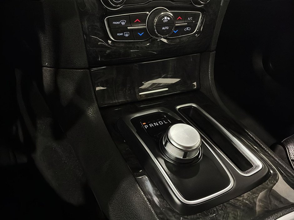 Chrysler 300 Touring L 2023-12