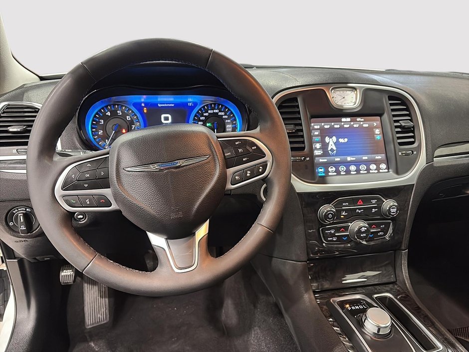 Chrysler 300 Touring L 2023-8