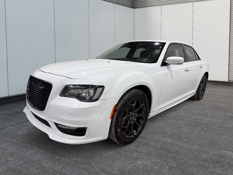 Chrysler 300 Touring L 2023-0
