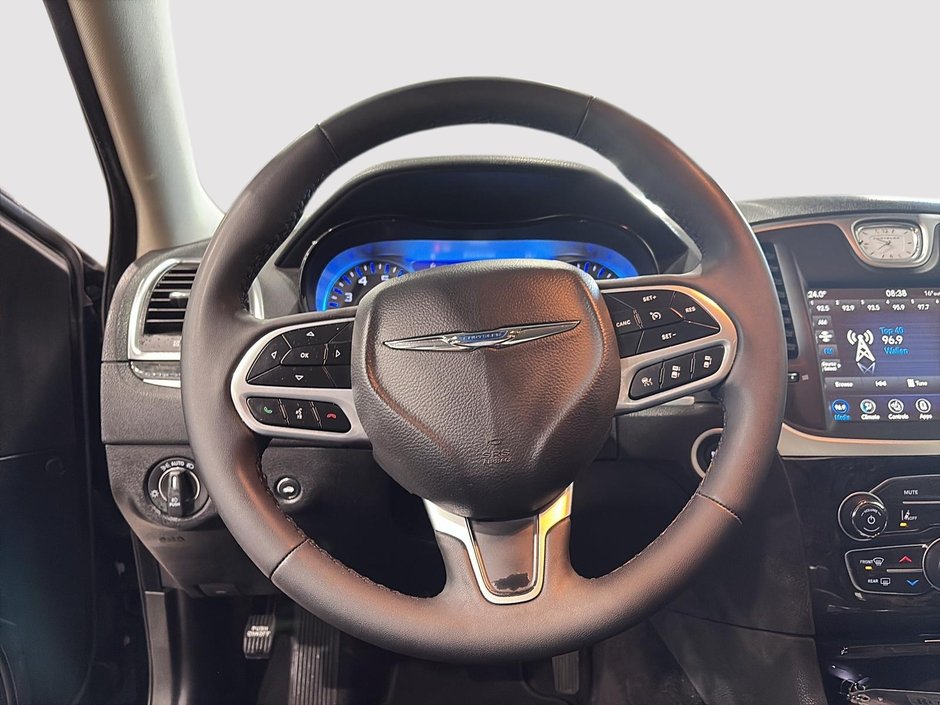 Chrysler 300 Touring L 2023-10