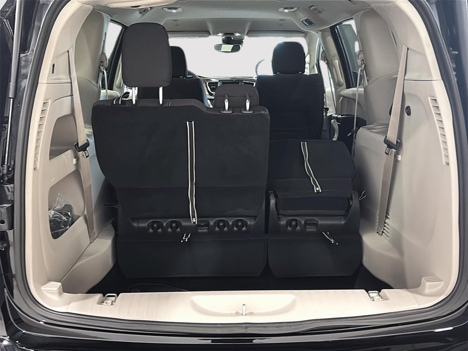 Chrysler Grand Caravan SXT 2024-4