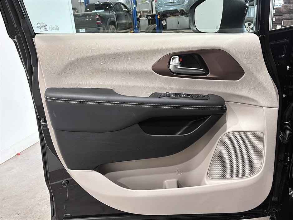 Chrysler Grand Caravan SXT 2024-7