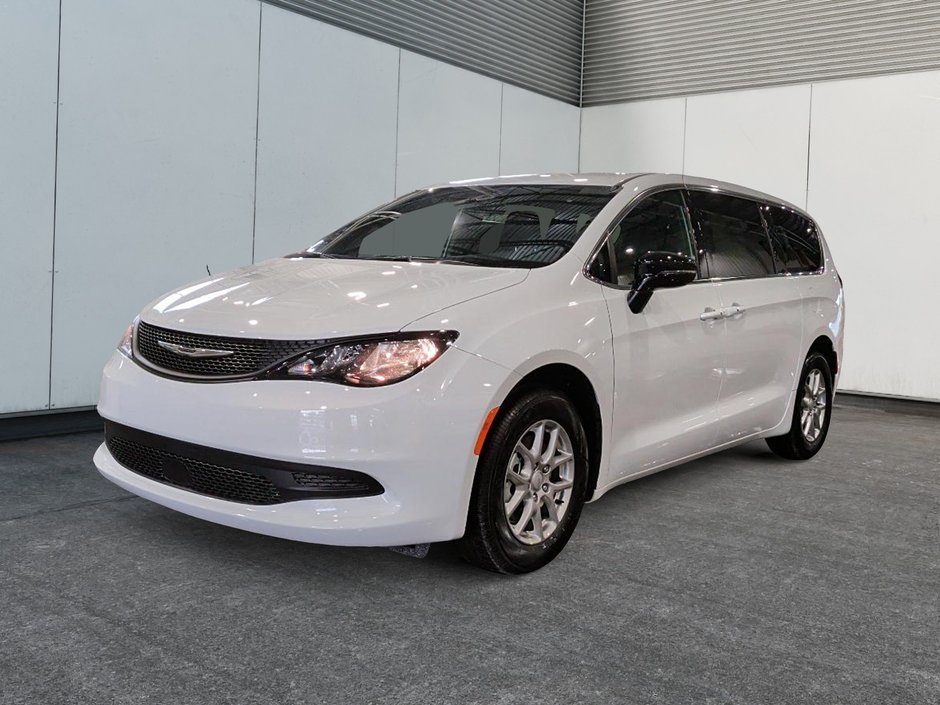 2027 Chrysler Grand Caravan SXT in Saint-Hyacinthe, Quebec