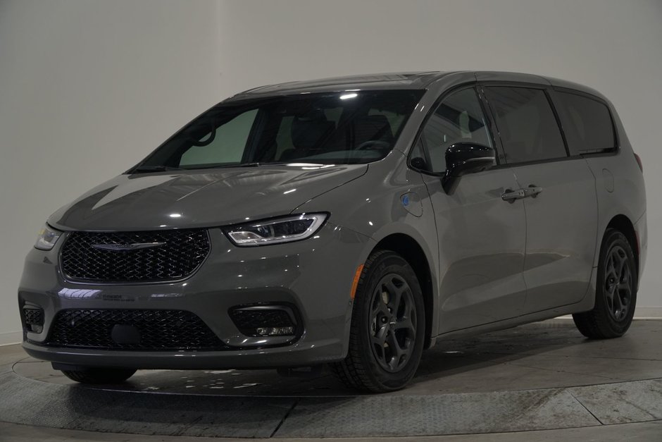 2023  Pacifica Hybrid Limited in Saint-Hyacinthe, Quebec