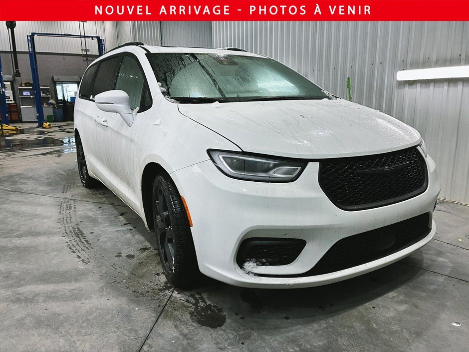 2022 Chrysler Pacifica Touring L-0