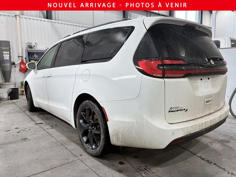 2022 Chrysler Pacifica Touring L-3
