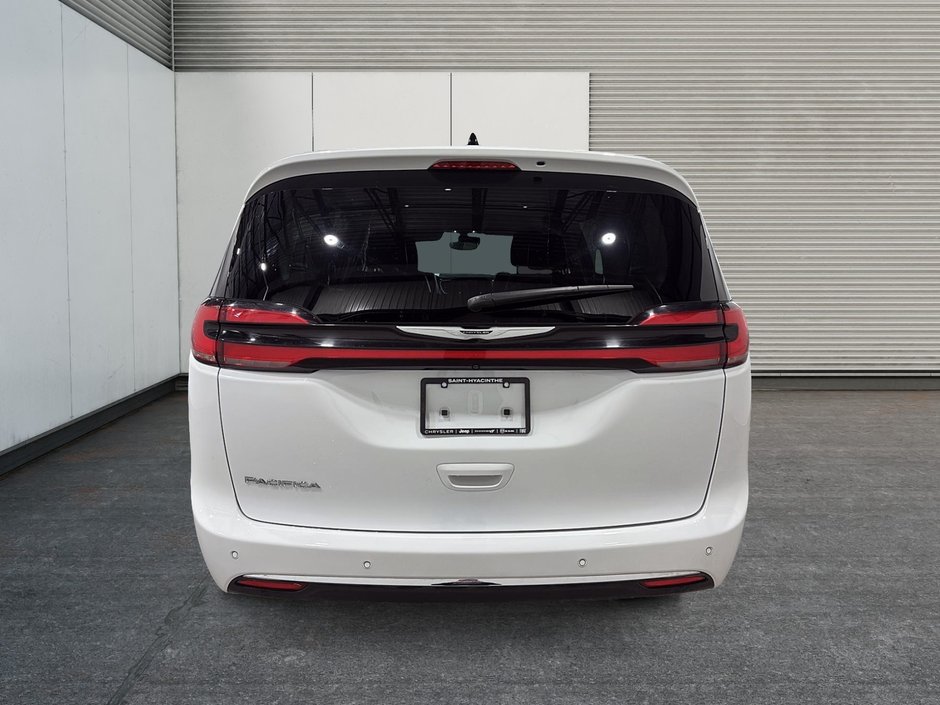 2024 Chrysler Pacifica Touring-L-2