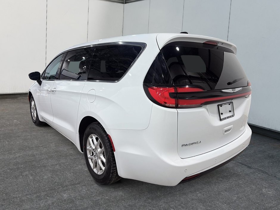 2024 Chrysler Pacifica Touring-L-3