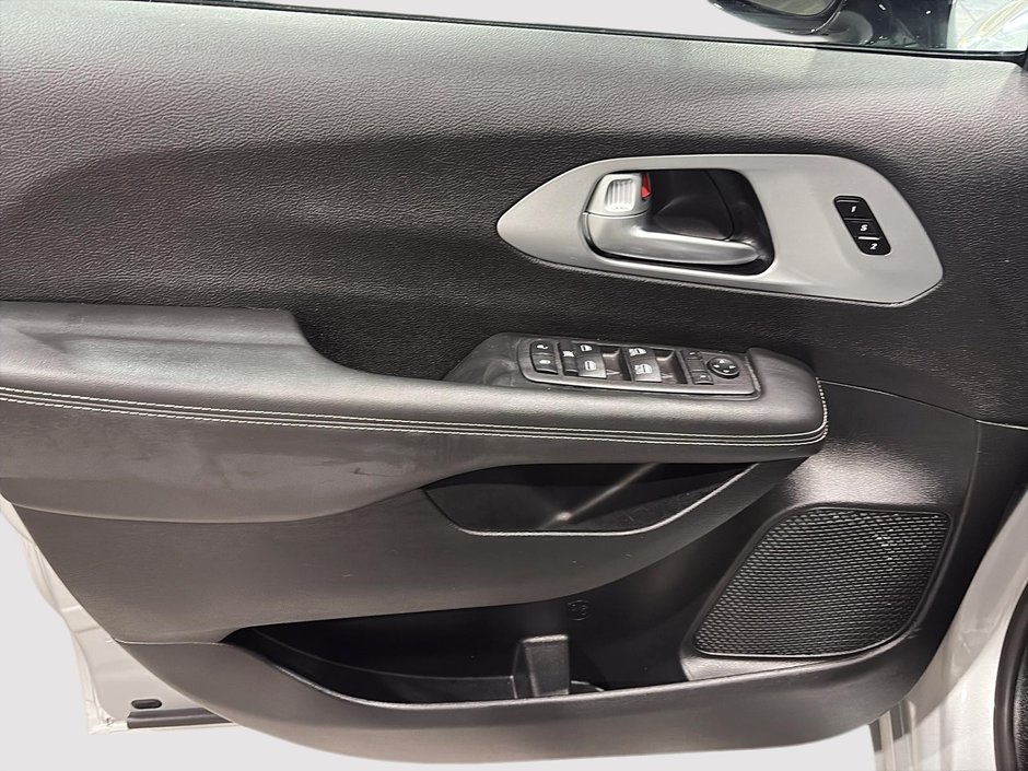 Chrysler Pacifica Touring-L Apparence S 2024-9