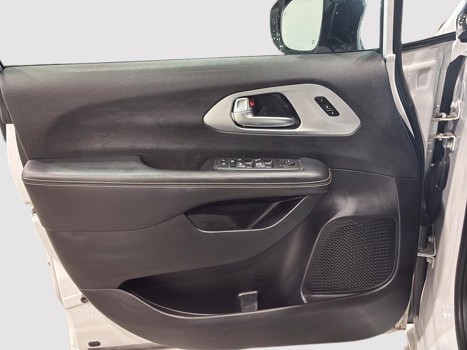 2024 Chrysler Pacifica Touring-L Apparence S-9