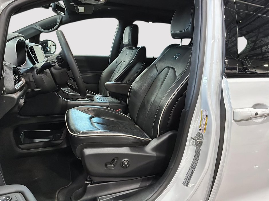 Chrysler Pacifica Limited 2025-7