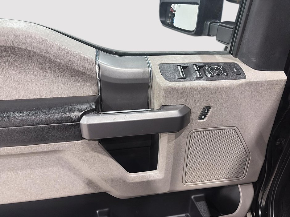 2020 Ford Super Duty F-250 SRW XLT-11