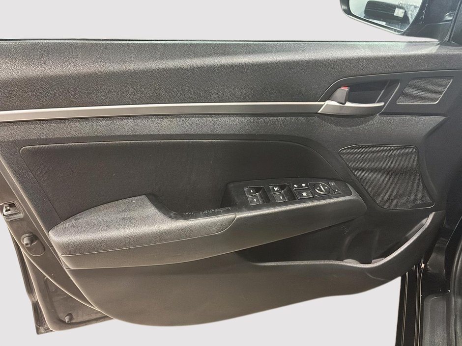 2020 Hyundai Elantra Preferred w/Sun & Safety Package-9