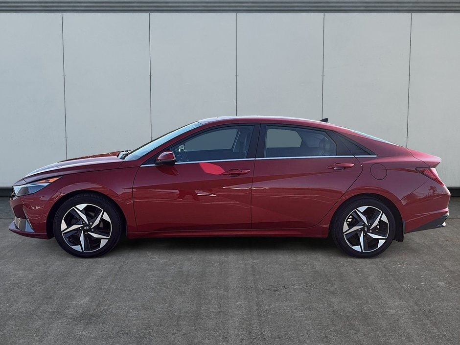Hyundai Elantra Luxury 2023-4