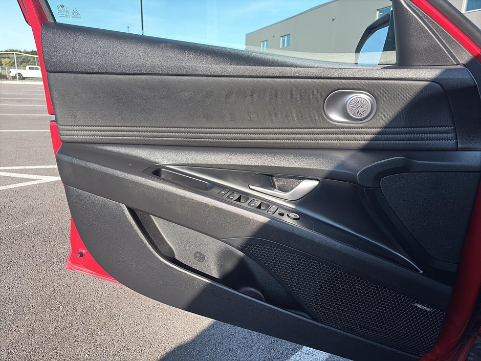 Hyundai Elantra Luxury 2023-9