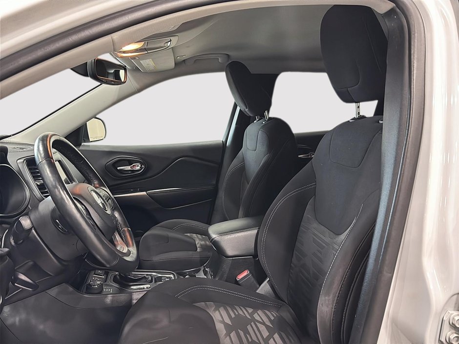 2019 Jeep Cherokee North 4X4-6