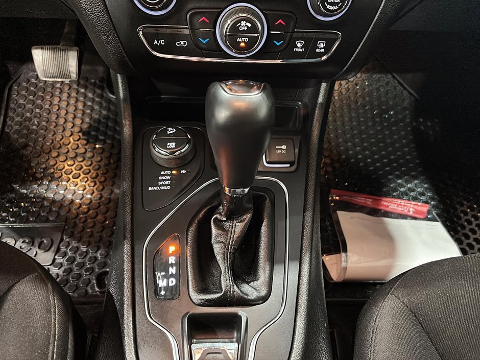 2019 Jeep Cherokee North 4X4-12