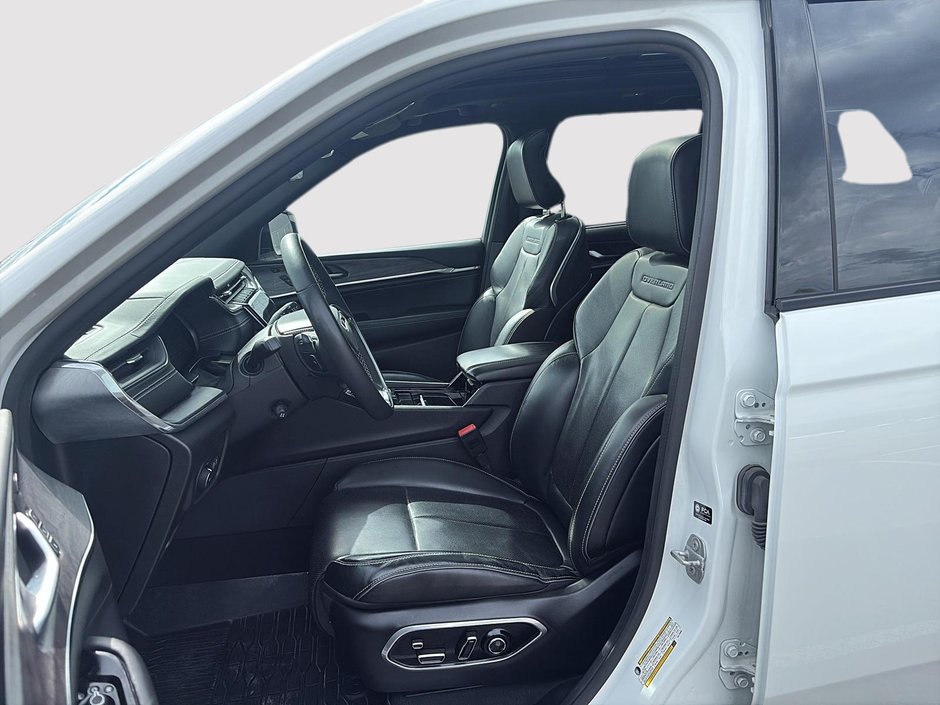 Jeep Grand Cherokee Overland 2023-7