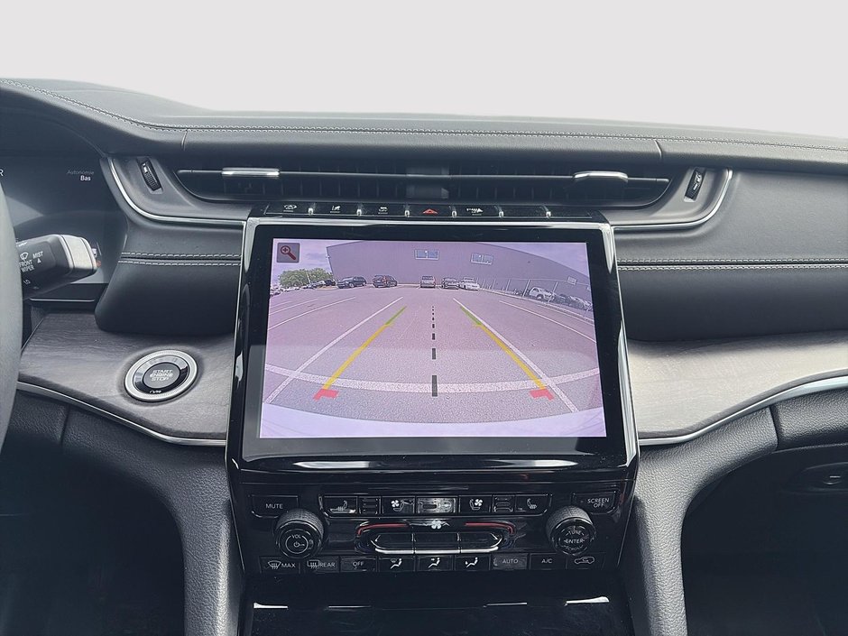 Jeep Grand Cherokee Overland 2023-14