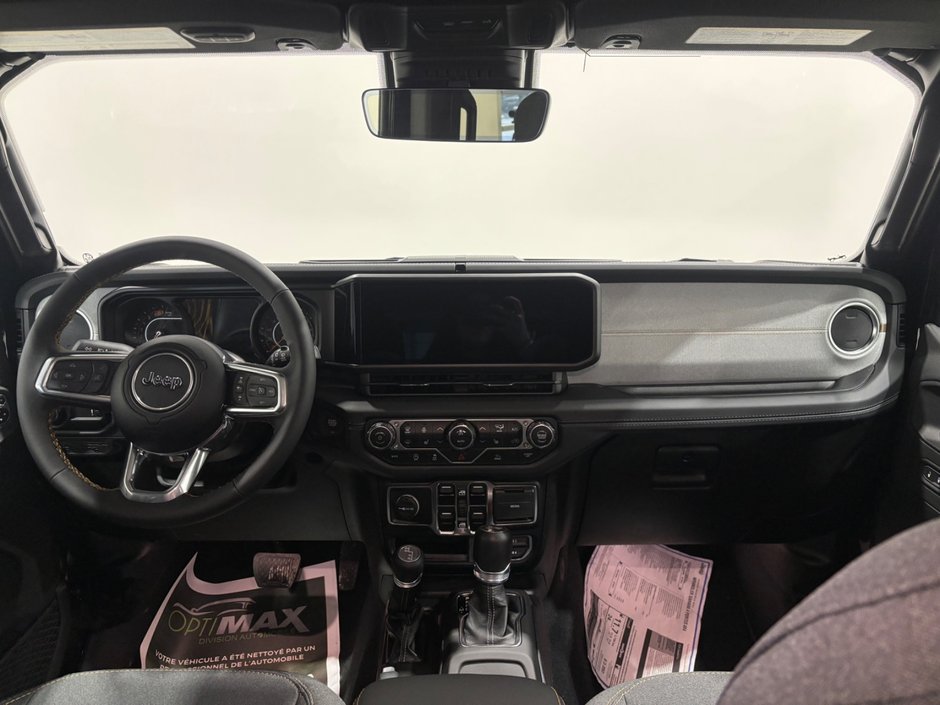 Jeep Wrangler 4-Door SAHARA 2024-12