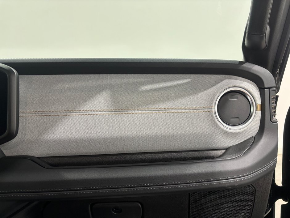 Jeep Wrangler 4-Door SAHARA 2024-10