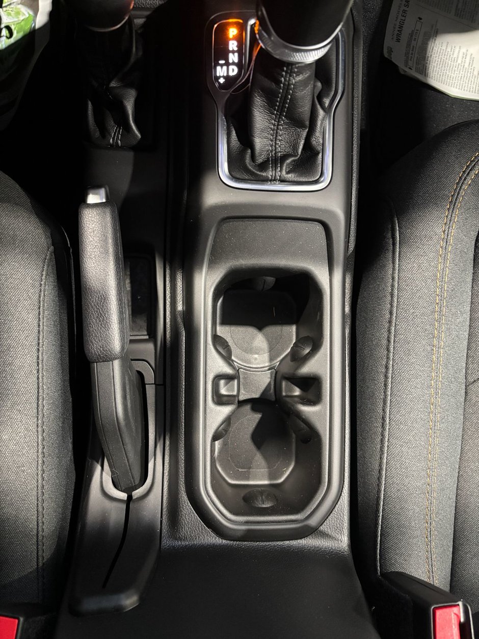 Jeep Wrangler 4-Door SAHARA 2024-26