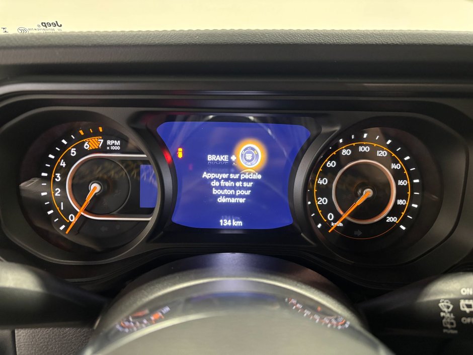 Jeep Wrangler 4-Door SAHARA 2024-16