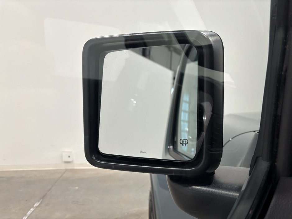 Jeep Wrangler 4-Door SAHARA 2024-5