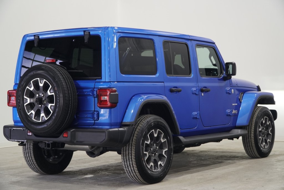 Jeep Wrangler 4-Door SAHARA 2024-4