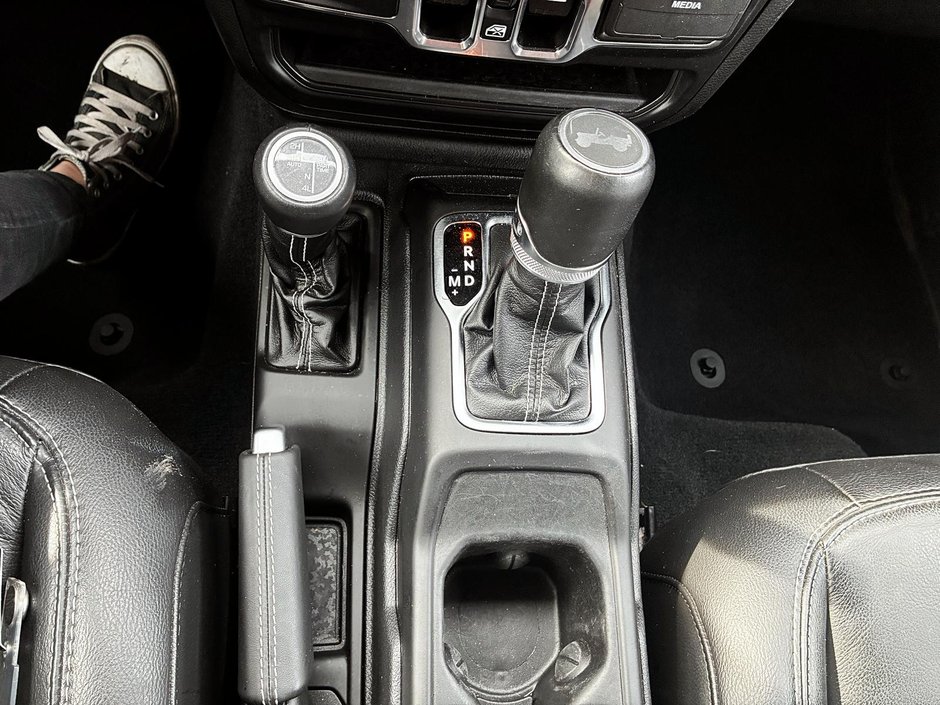 2023 Jeep Wrangler 4xe UNLIMITED SAHARA | TOIT SKY ONE TOUCH-12
