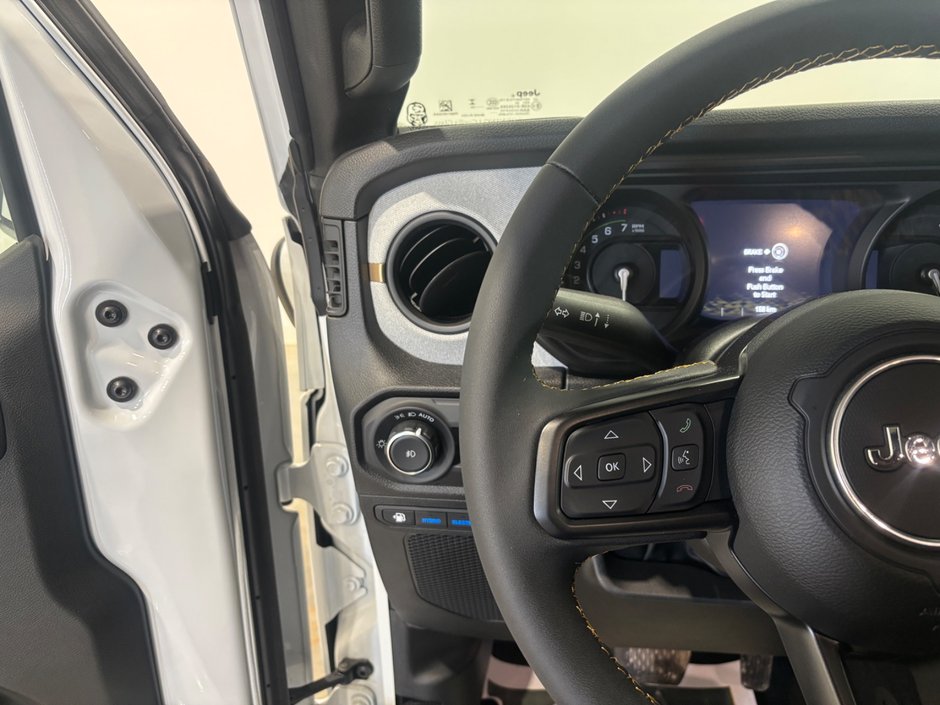 Jeep Wrangler 4xe Willys 2024-13