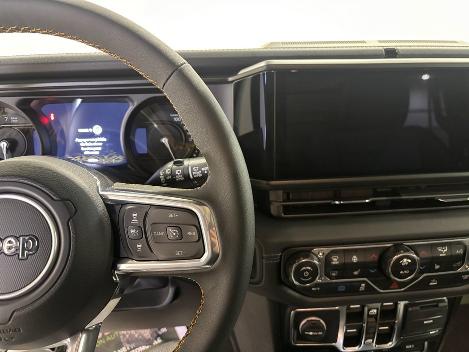 Jeep Wrangler 4XE SAHARA 2024-15