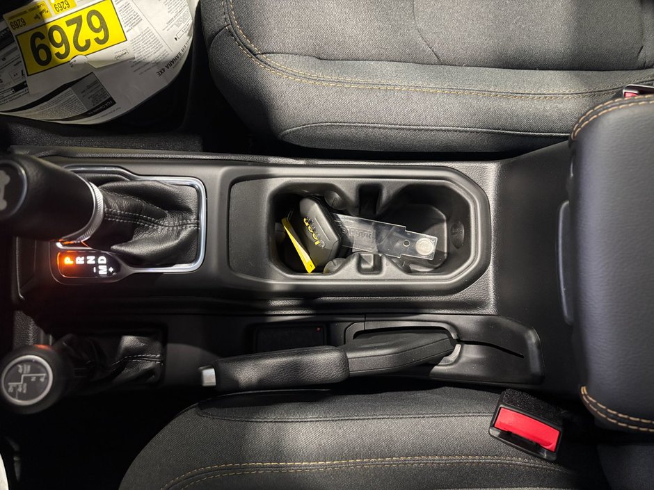 Jeep Wrangler 4XE SAHARA 2024-23