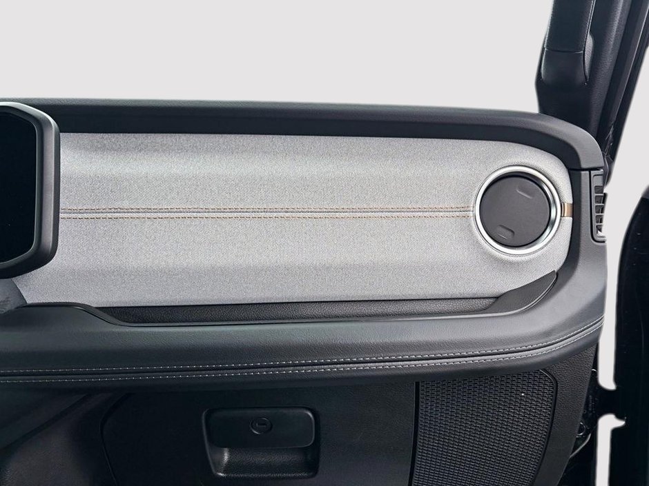 Jeep Wrangler Sahara 2024-9