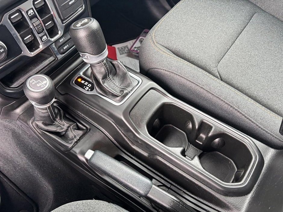 Jeep Wrangler Sahara 2024-17