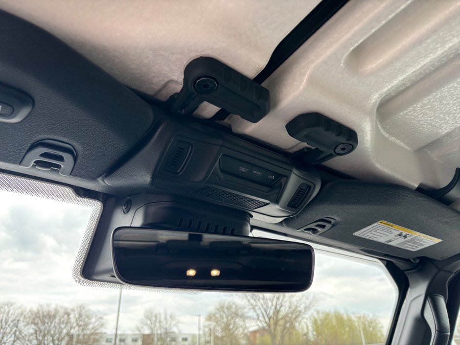 Jeep Wrangler Sahara 2024-19