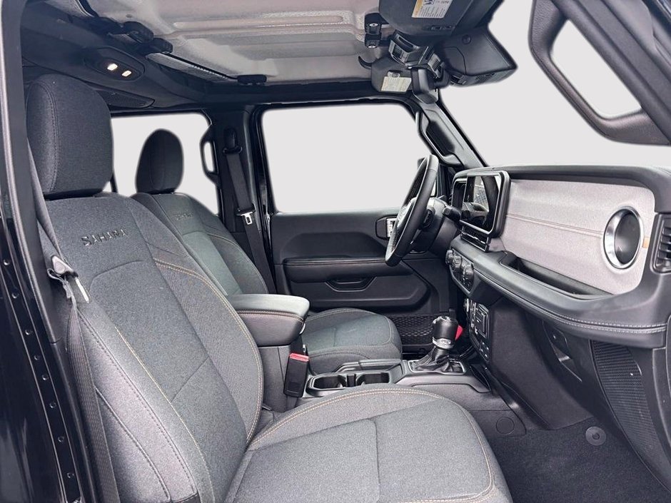 Jeep Wrangler Sahara 2024-8