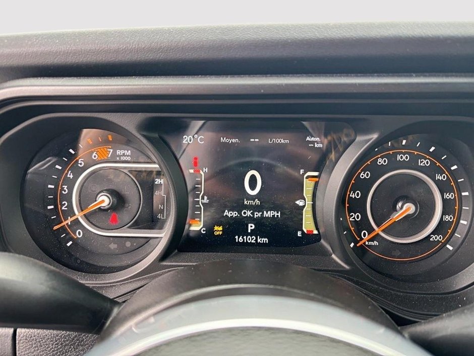Jeep Wrangler Sahara 2024-15