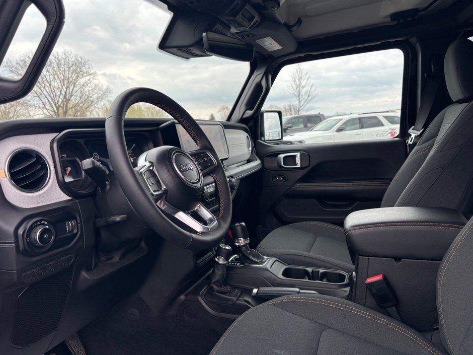 Jeep Wrangler Sahara 2024-13