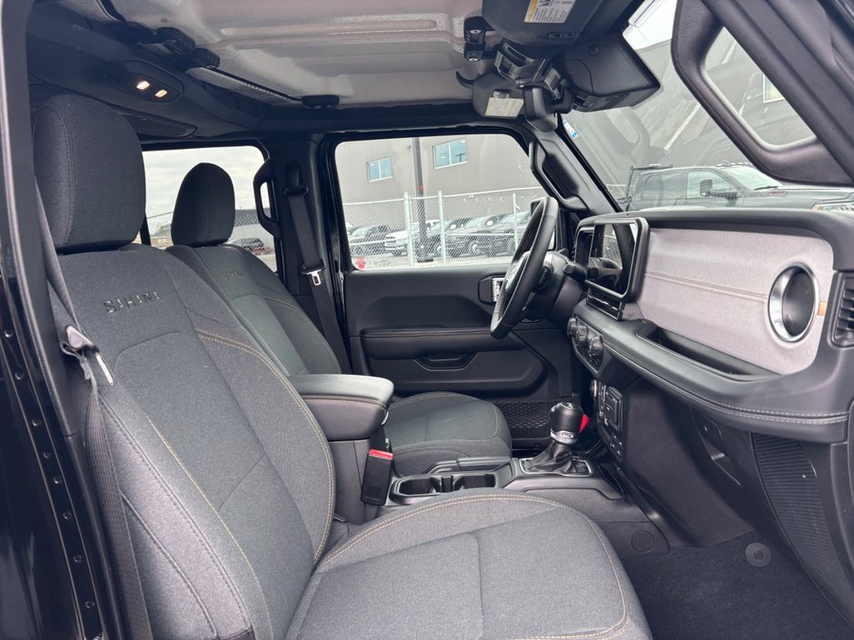 Jeep Wrangler Sahara 2024-8