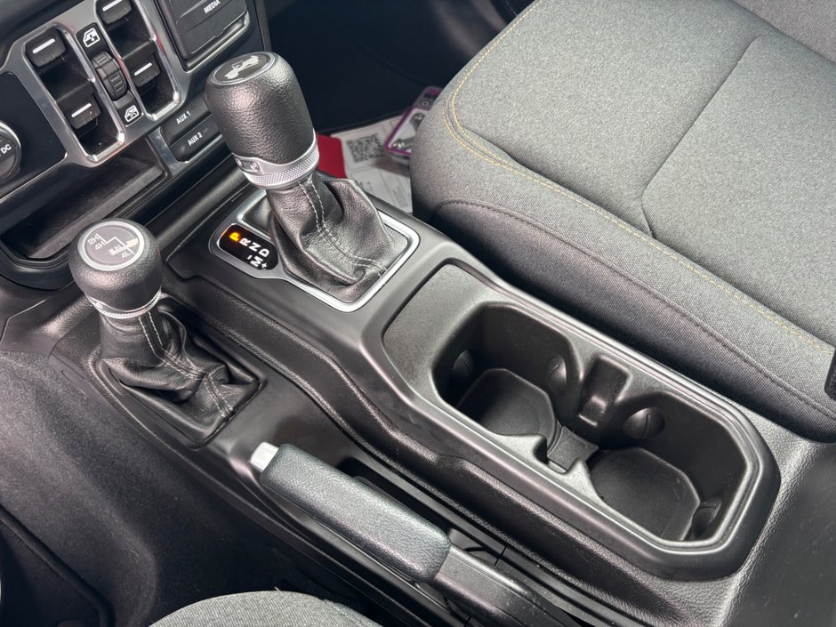 Jeep Wrangler Sahara 2024-17