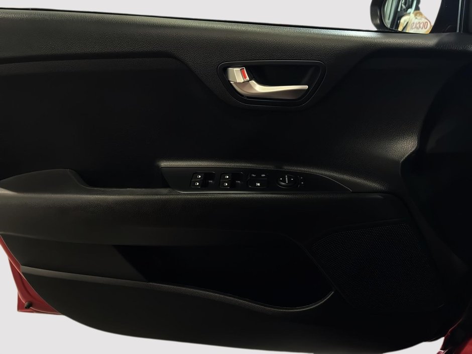 2023 Kia Rio 5-door LX+-9