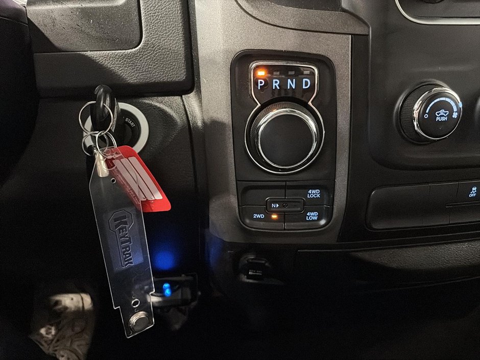 2019 Ram 1500 Classic Express Blackout Crewcab V8 4x4-11