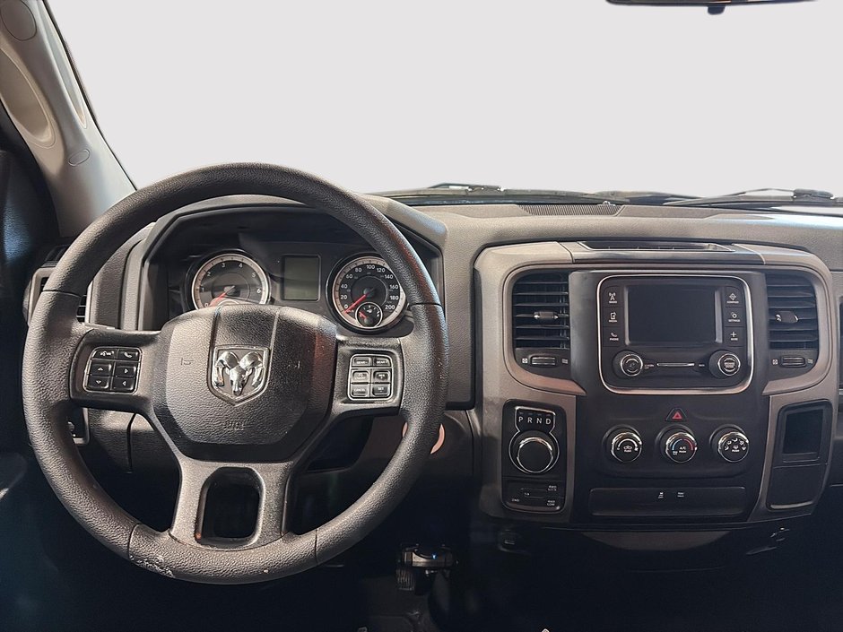 2019 Ram 1500 Classic Express Blackout Crewcab V8 4x4-7