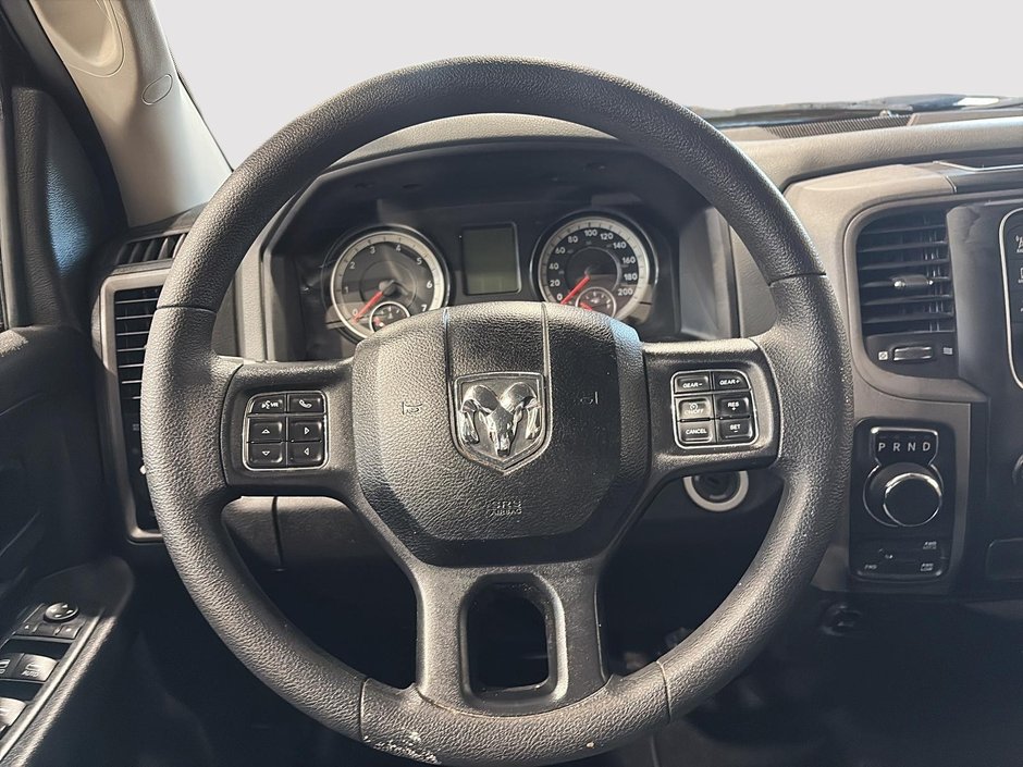 2019 Ram 1500 Classic Express Blackout Crewcab V8 4x4-9