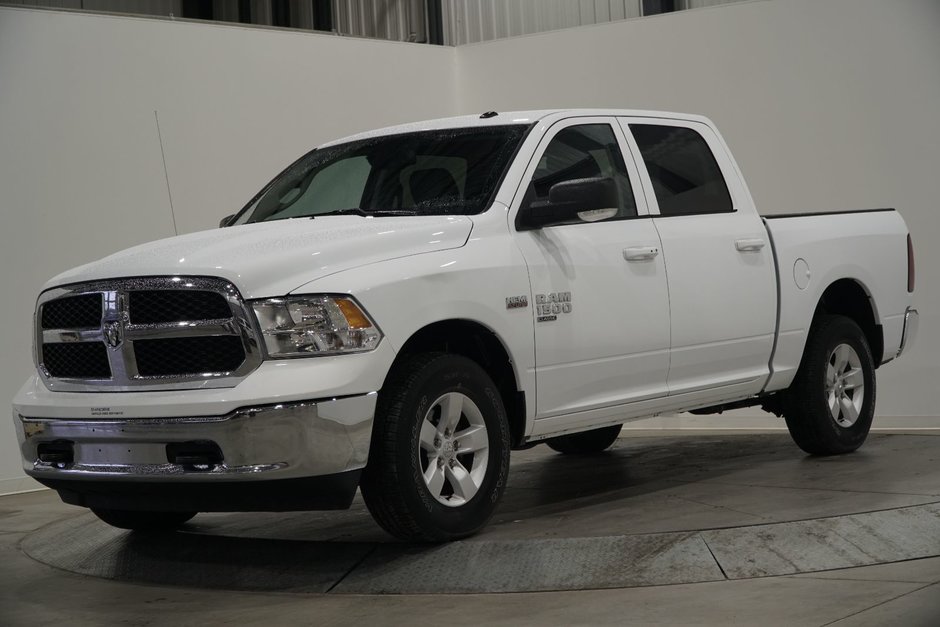 2022 Ram 1500 Classic SLT 5.7L V8 CREWCAB 4X4 in Saint-Hyacinthe, Quebec